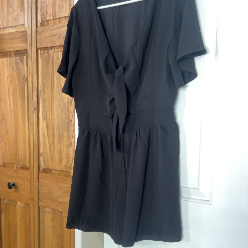Elegant Black Short Sleeve Romper